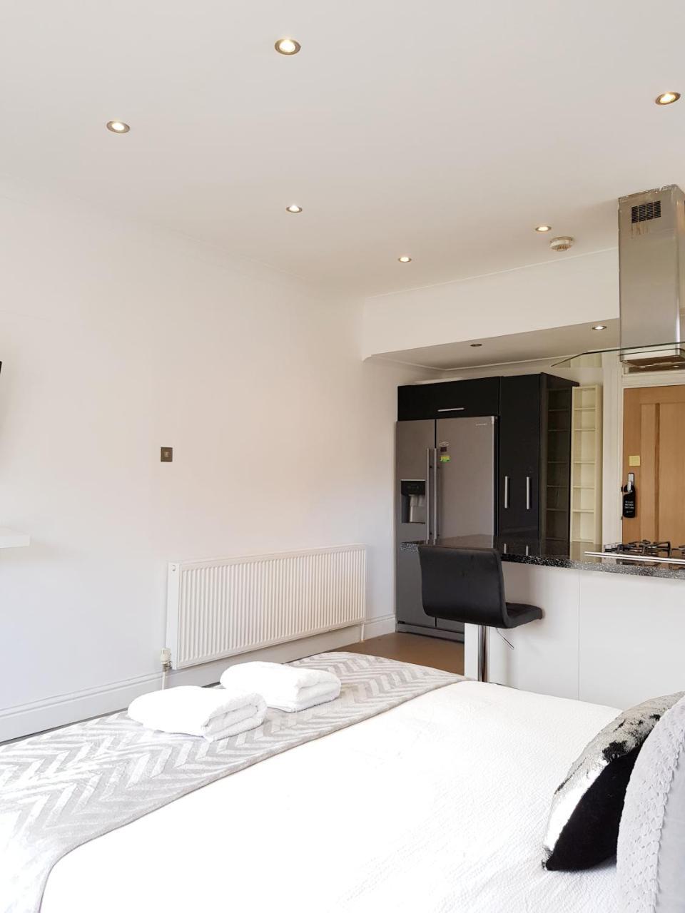 Cogie Abode Bed and Breakfast Enfield Δωμάτιο φωτογραφία