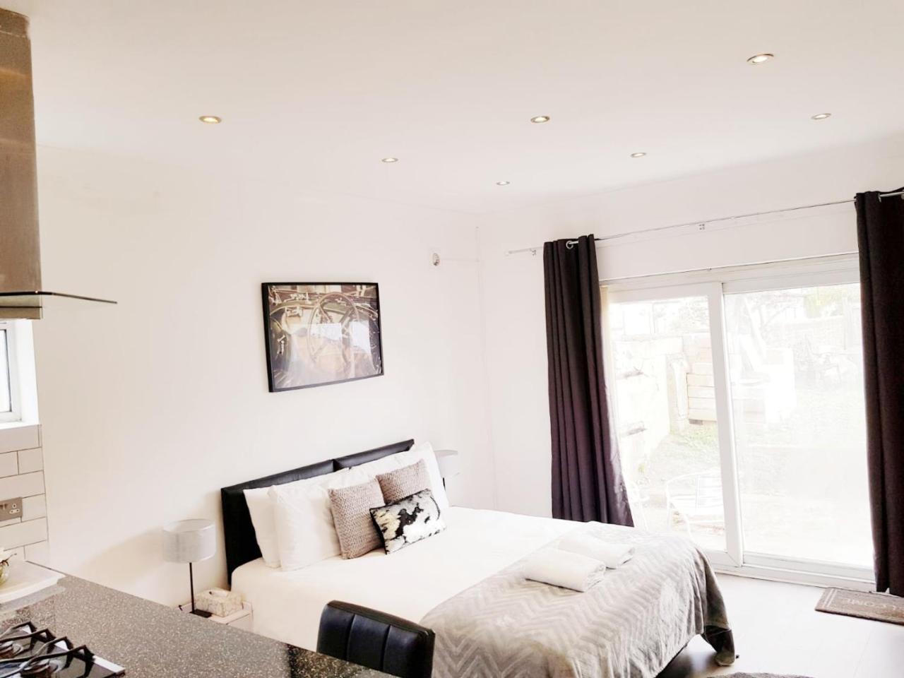 Cogie Abode Bed and Breakfast Enfield Εξωτερικό φωτογραφία
